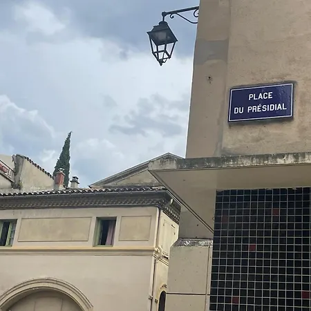 Le Petit Pendentif - Coeur De Cathedrale - Rdc شقة